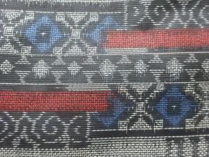 アンティーク　横段に幾何学模様織出し本場村山泥大島紬着物